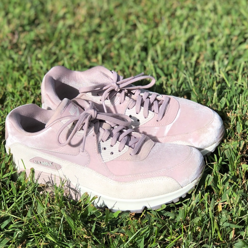 LIMITED EDITION NIKE AIR MAX VELEVT COLLECTION!